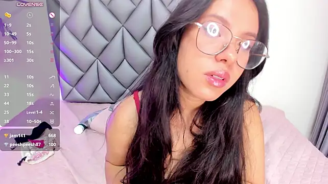 rosee_smithh Show in webcam