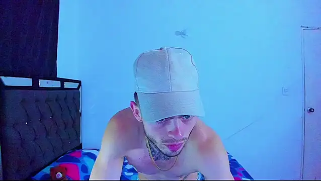 zeus_eddy: διαδικτυακό σόου στην κάμερα