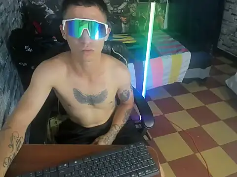 Pokazy przed kamerką – cristopher_june