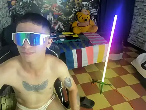 Show modela cristopher_june na web-kameri