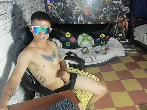 Show de cristopher_june na webcam