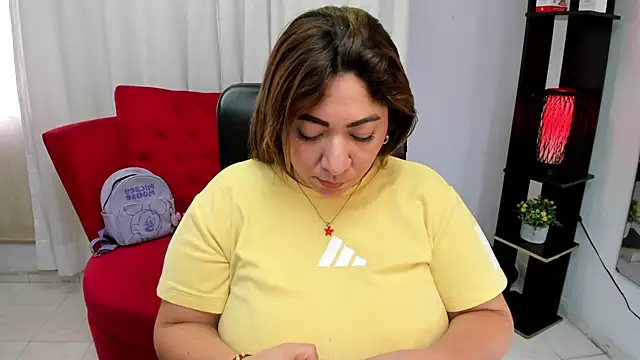 kendra_fire Adlı Modelin Canlı Sohbet Odası
