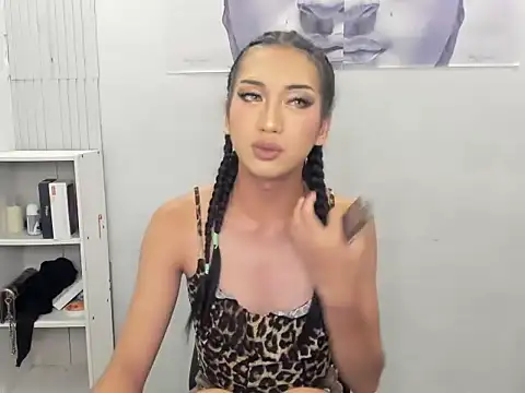 AthenaCumming Show Webcam