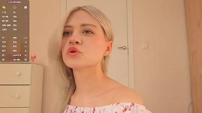 Онлайн чат XXX Lunarr_kitten