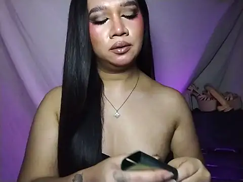 Show modela Luvcum143 na web-kameri