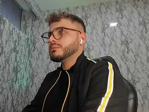 Hairy_cub_Salvatore Webcam-Show