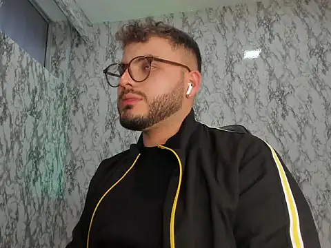 Hairy_cub_Salvatore's Webcam Show