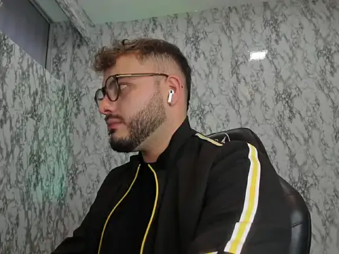 Hairy_cub_Salvatore Webcam Show