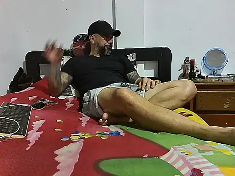 john_balthor Show in webcam