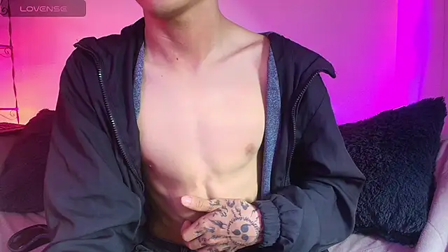 Show modela HarryLaurent18 na web-kameri