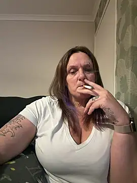 Big-Bootiej's Live XXX Chat