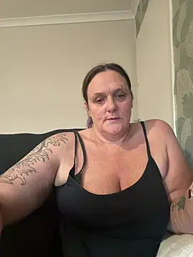 Big-Bootiej's Live XXX Chat