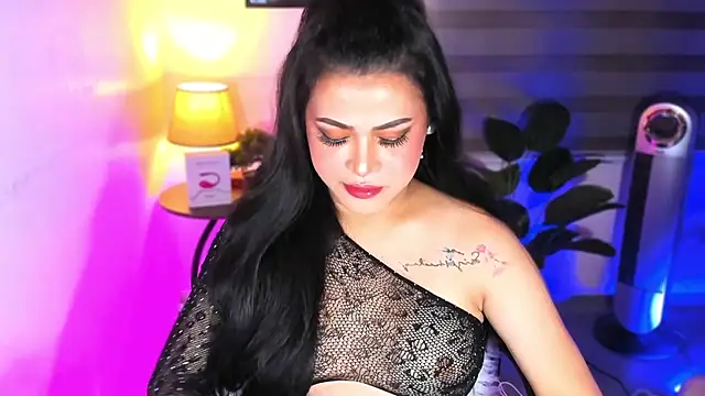 HugeCockAriella Show Webcam
