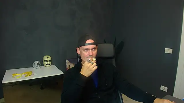 KaelSage's Webcam Show