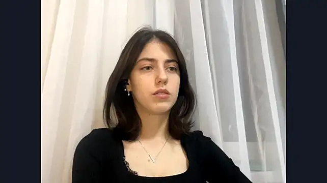 Pertunjukan Kamera Web JessicaRomjue