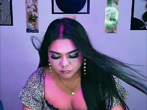 OMG_TsHugeCOCK Show Webcam