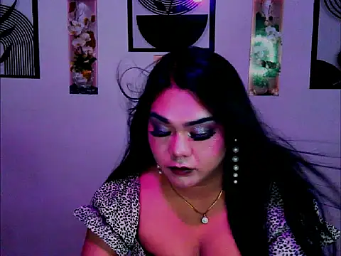 OMG_TsHugeCOCK Show in webcam