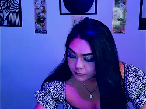 Webkamerová show OMG_TsHugeCOCK