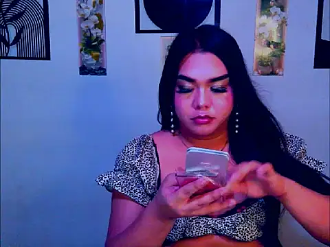 OMG_TsHugeCOCK's Webcam Show