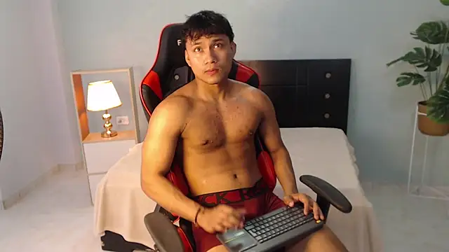 Show modela MateoRamos_ na web-kameri
