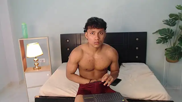 MateoRamos_ Show in webcam