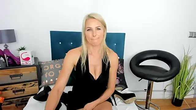 Webkamerová show milfNikki