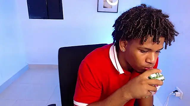 Show modela kai_vip na web-kameri