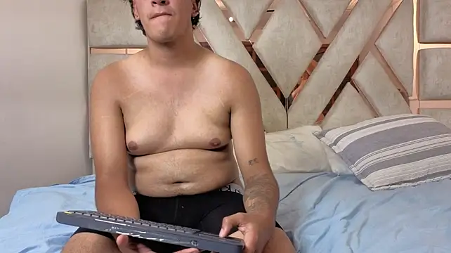 Show modela adamyevevg na web-kameri