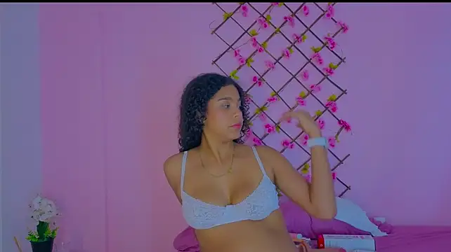 emmy_hot33 Adlı Modelin Web Kamerası Şovu
