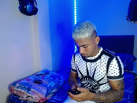 Show modela black_hot1 na web-kameri