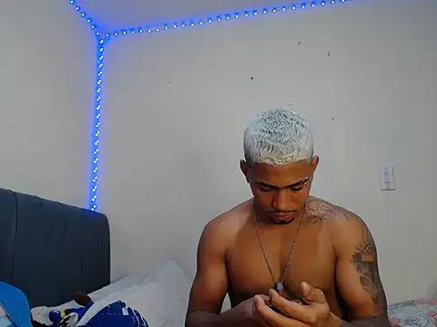 הופעת וובקאם של black_hot1