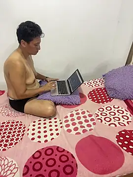 הופעת וובקאם של chantal_alina777