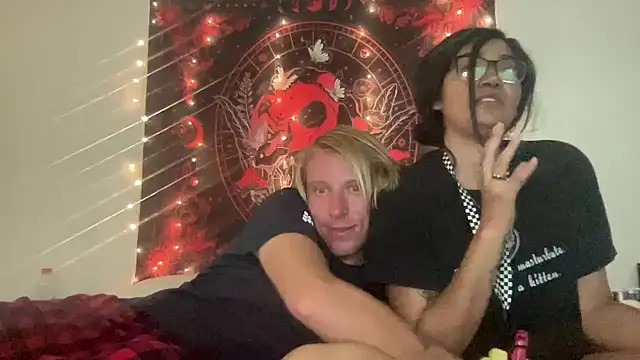 NikkiAndJohnny777 Show in webcam