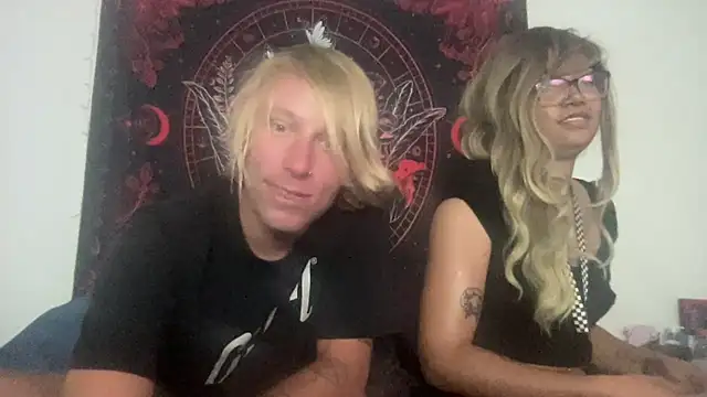 NikkiAndJohnny777 Show Webcam