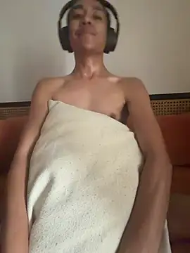 AsianCloudsP Show Webcam