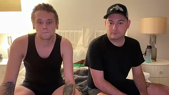 2canadianguys' Webcam Show