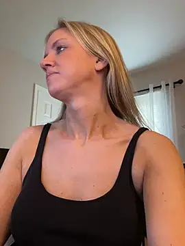 Kay_Cakes Show in webcam