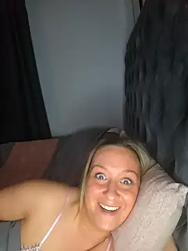TattoedTease-xx webkamerás műsora