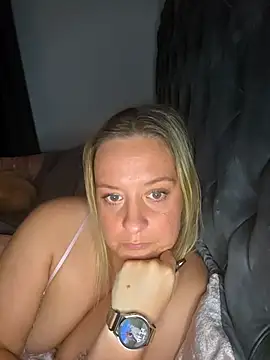 Show webcam de TattoedTease-xx