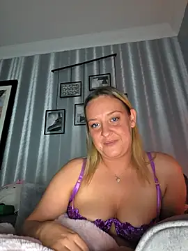 Pokazy przed kamerką – TattoedTease-xx