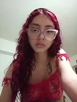 Show modela SUPERSTAR_SEXGIRL na web-kameri