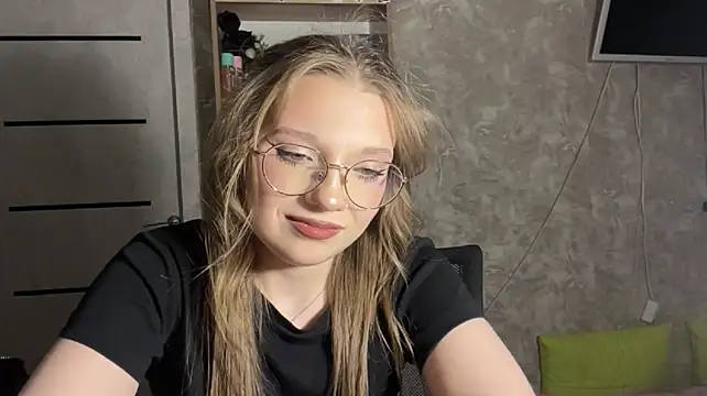 Show modela JoanaOrehek na web-kameri