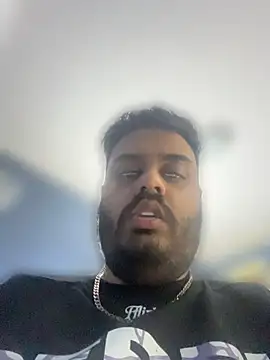 realdeva Show in webcam