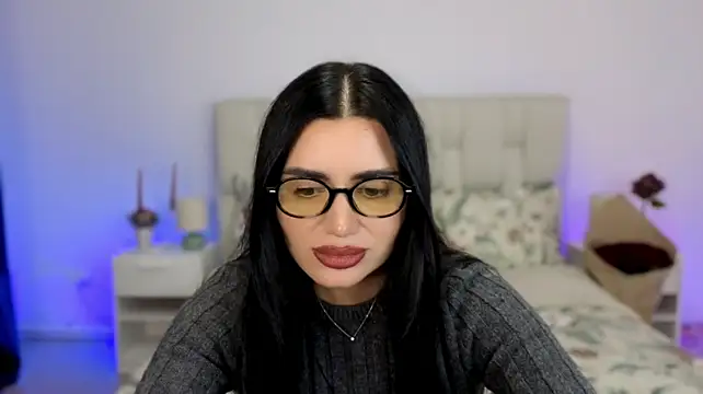 Show modela Little_miaa_ na web-kameri