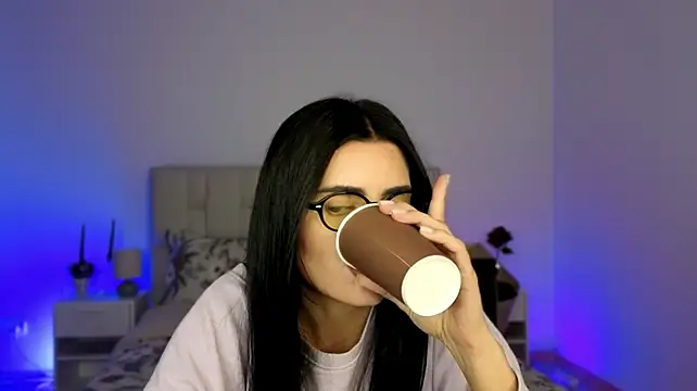 Little_miaa_: απευθείας συνομιλία ΧΧΧ