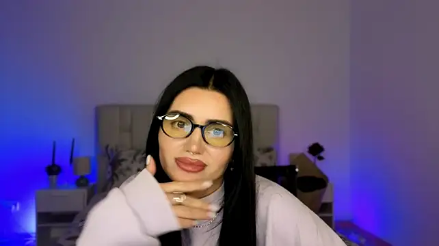 Little_miaa_ – Kamerová šou