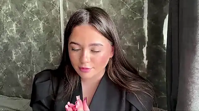 MadalineLarko webcam show