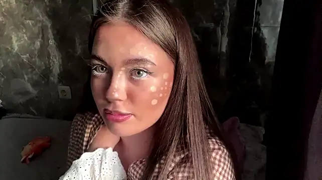 MadalineLarkon Webbikameraesitys