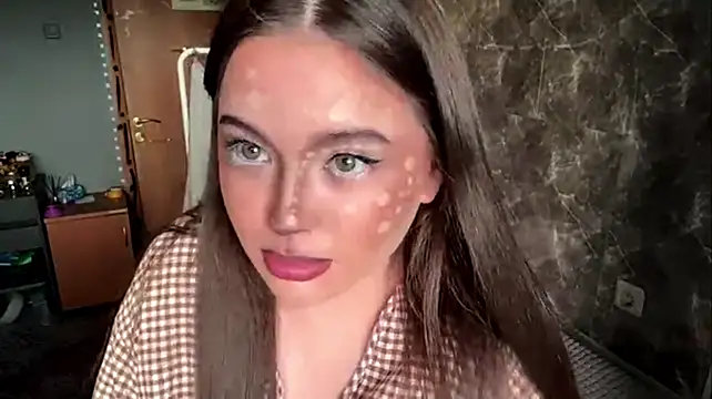 MadalineLarko Show in webcam