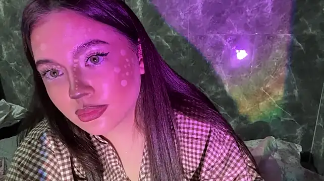 MadalineLarko webcam show